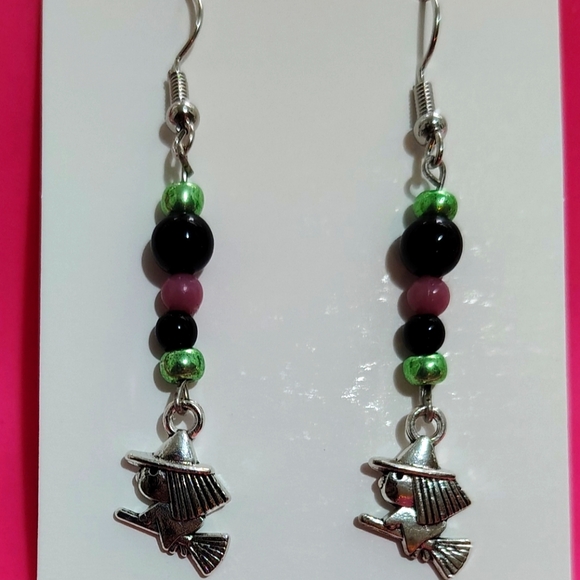 Earring - Picture 1 of 1